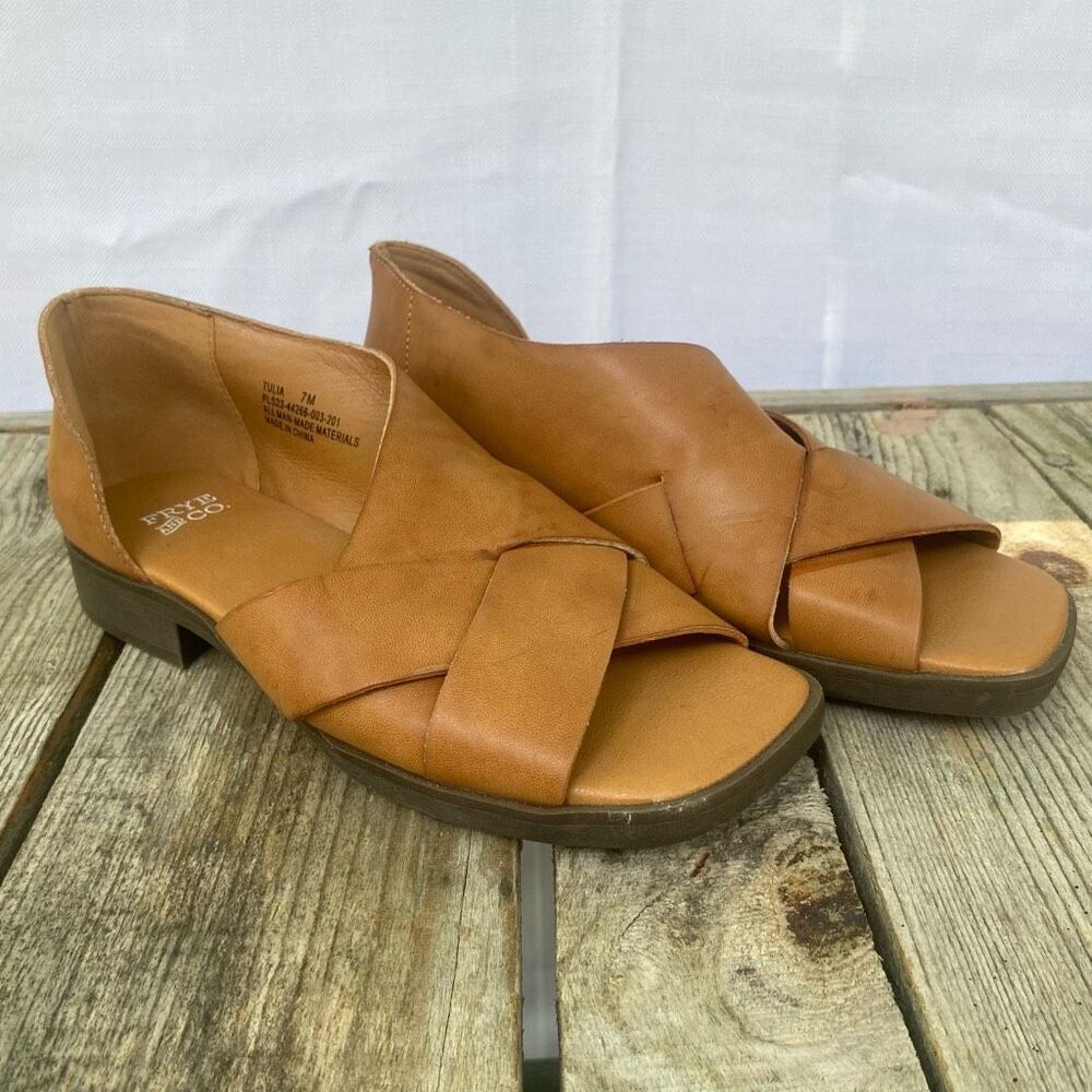 Frye and Co. Tulia Tan Crossband Sandals Size 7M Slip-On Low Heel Comfort Flats